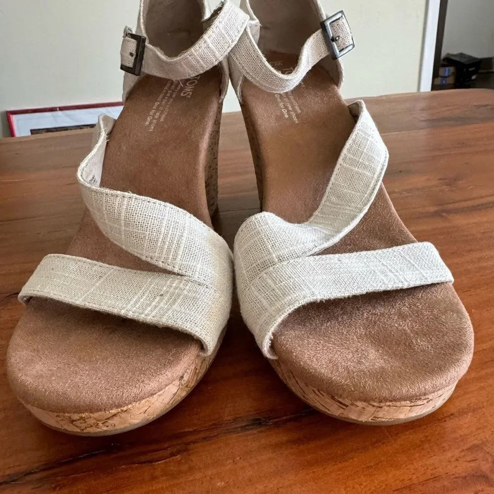 TOMS WOMEN'S CLARISSA WEDGES WHITE  TEXTILE NEW SZ 10 w/dust bag NWOT